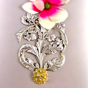 Vintage gold and rhinestone pendant necklace